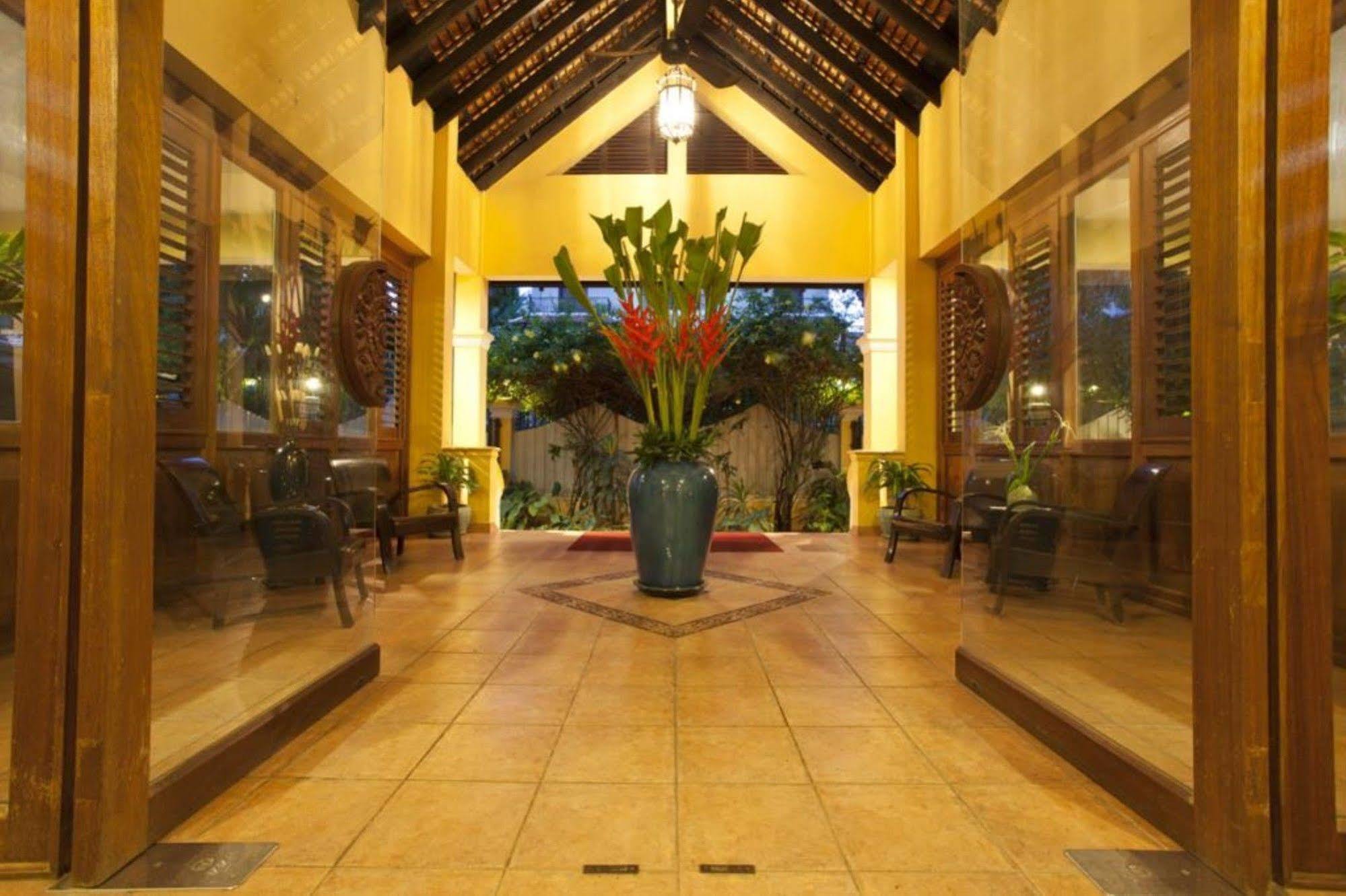 Grand Residence Phnom Penh Exterior photo