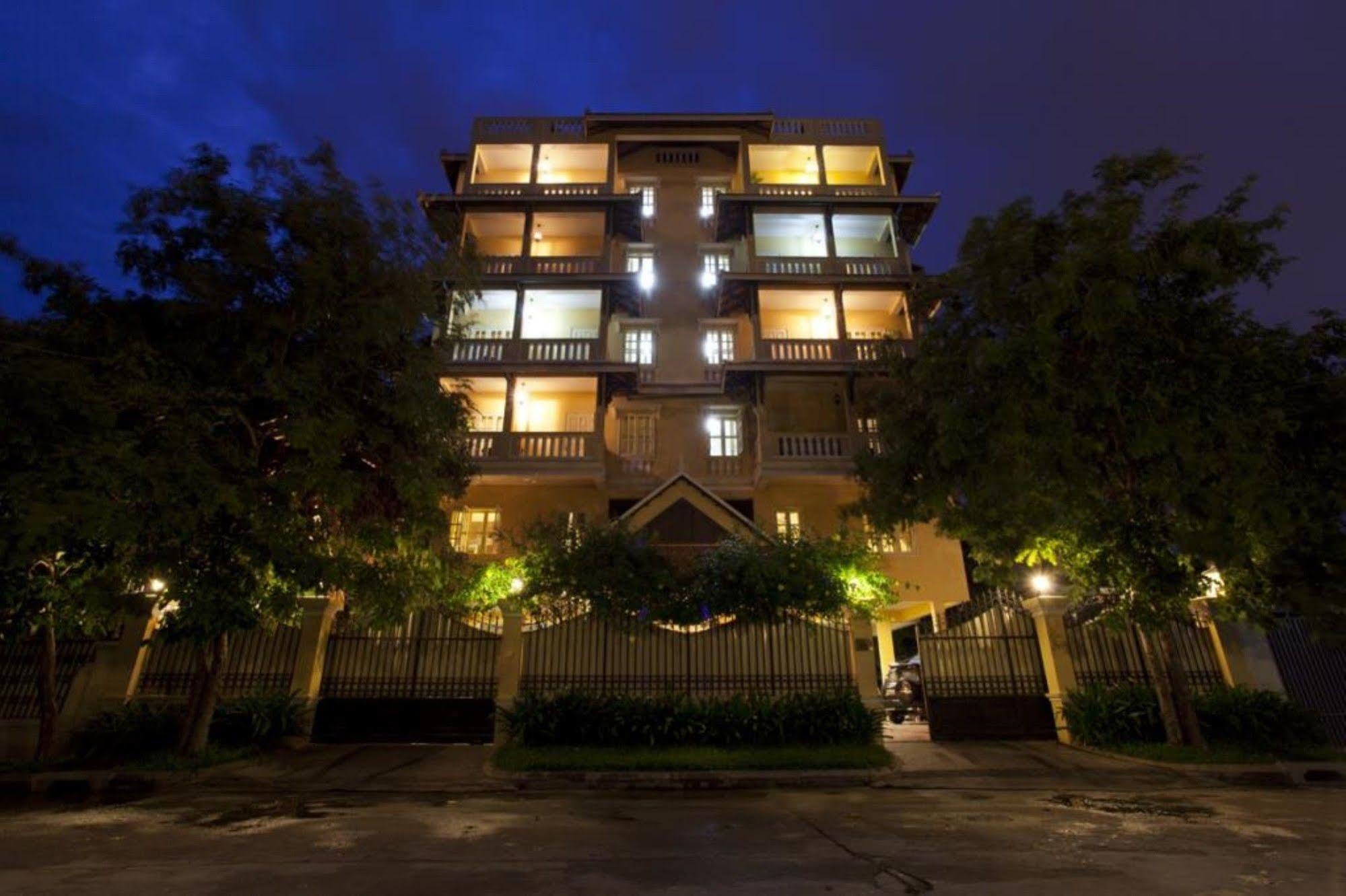 Grand Residence Phnom Penh Exterior photo
