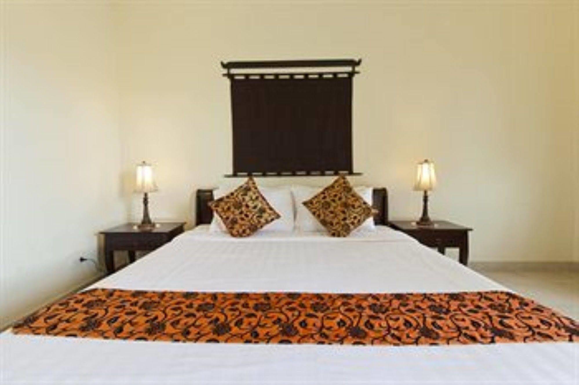 Grand Residence Phnom Penh Exterior photo