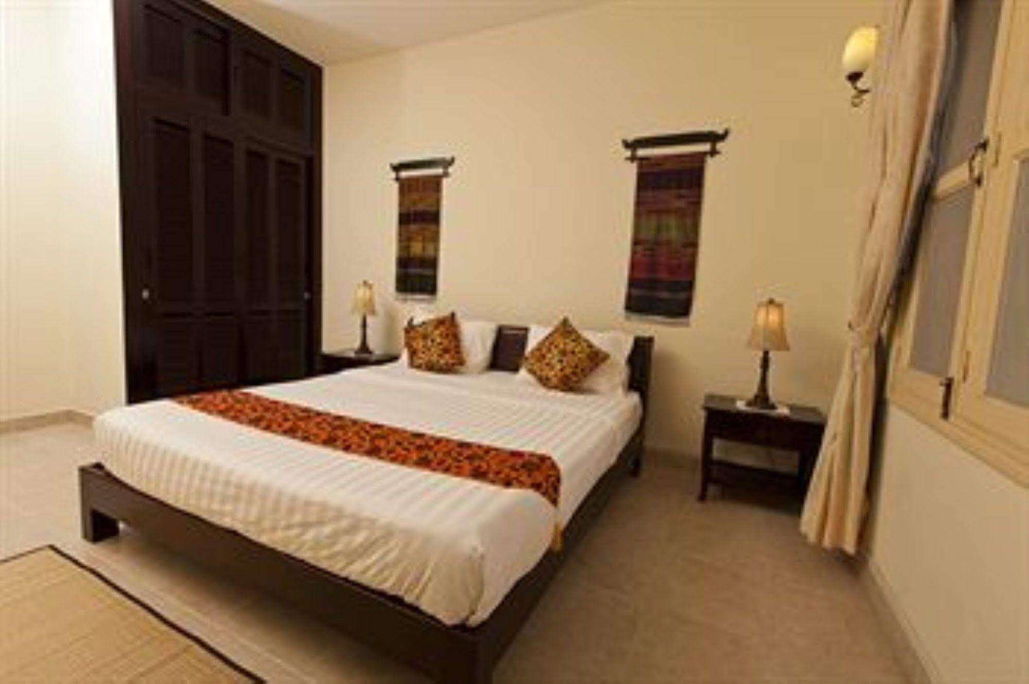 Grand Residence Phnom Penh Exterior photo