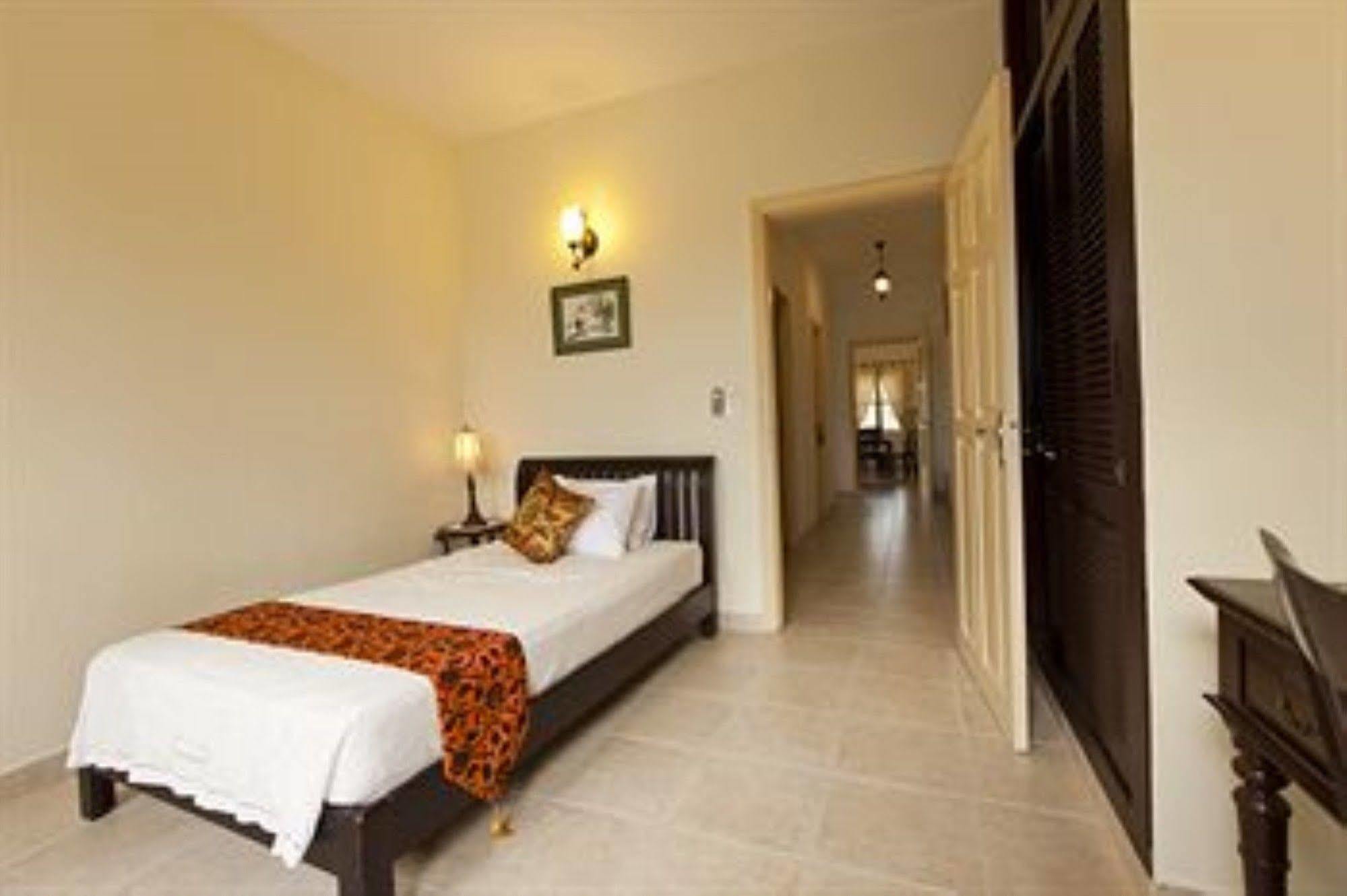 Grand Residence Phnom Penh Exterior photo